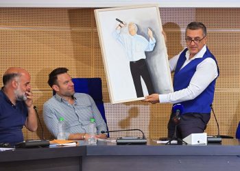 Παρουσιάστηκε στην Περιφέρεια Θεσσαλίας το βιβλίο για τον Δημήτρη Μητροπάνο «Βαδίζουμε μαζί στον ίδιο δρόμο»