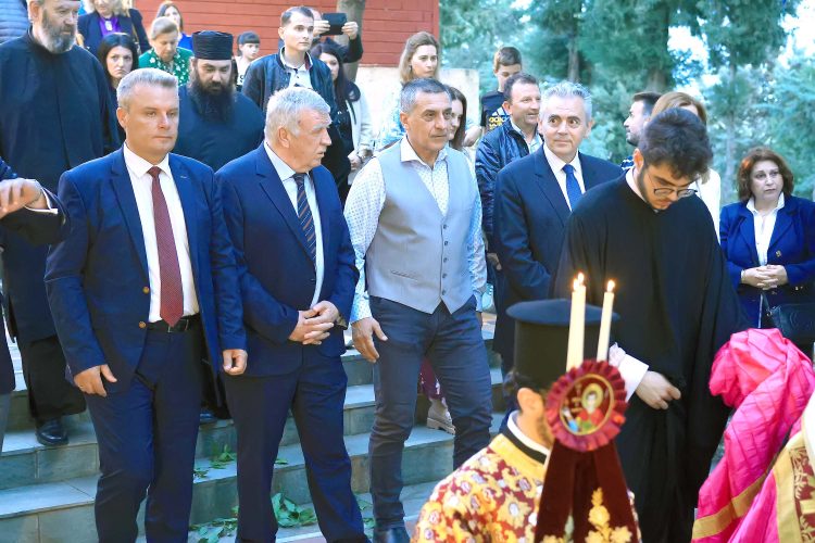 Στις λατρευτικές εκδηλώσεις στη μνήμη του Αγίου Νικολάου Εν Βουναίνοιςο Κουρέτας