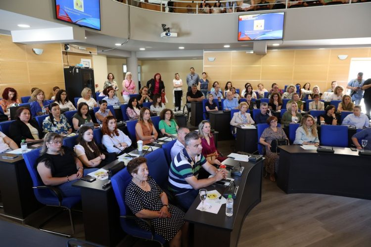 Στην αγκαλιά ανάδοχων οικογενειών 39 παιδιά στη Θεσσαλία