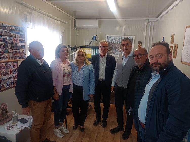 Προσωρινή λύση στη σίτιση των πλημμυροπαθών της Φαρκαδόνας