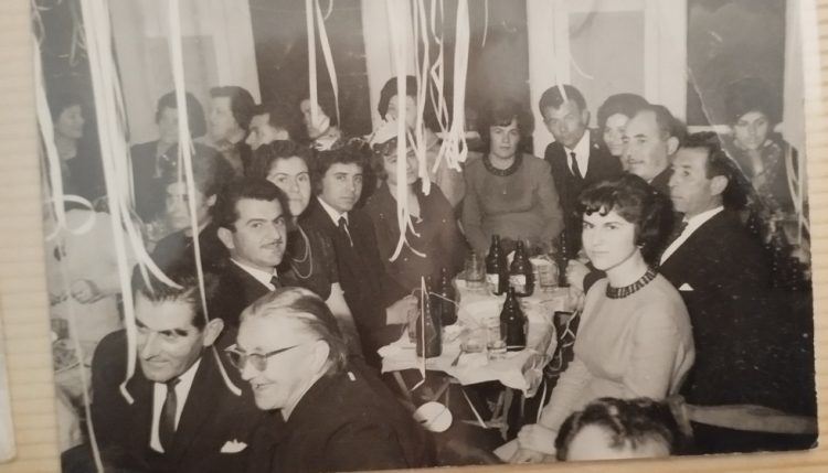 « Όταν φορούσαμε τα καλά μας…»