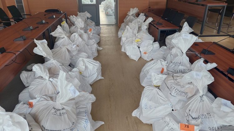 Παρασκευή και Σάββατο η παράδοση του εκλογικού υλικού στους δικαστικούς αντιπροσώπους