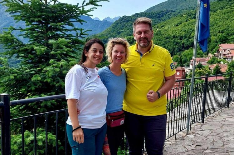 Γερμανίδα δημοσιογράφος για πρώτη φορά στην Αργιθέα: προετοιμασία για αφιέρωμα σε διεθνές περιοδικό περιπατητικού τουρισμού