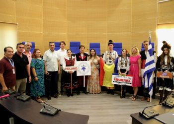 Στην Περιφέρεια Θεσσαλίας μέλη των χορευτικών συγκροτημάτων που συμμετέχουν στο 7ο Διεθνές Φεστιβάλ Παράδοσης & Λαογραφίας «Κοιλάδα των Τεμπών»