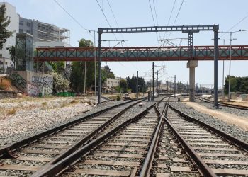 Tραγωδία στον Πλαταμώνα: Νεκρός ανασύρθηκε άνδρας που έπεσε στις γραμμές του ΟΣΕ