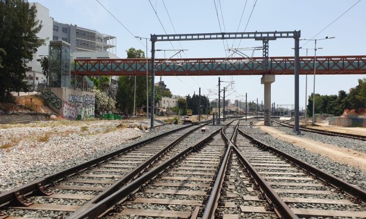 Tραγωδία στον Πλαταμώνα: Νεκρός ανασύρθηκε άνδρας που έπεσε στις γραμμές του ΟΣΕ