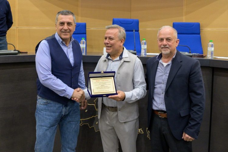 Ο  Κουρέτας τίμησε το ΠΟΚΕΛ για την  ανεκτίμητη προσφορά του στην παιδεία και τον πολιτισμό