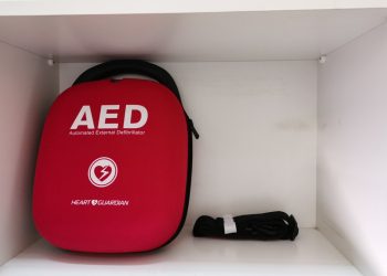 Σε λειτουργία το δίκτυο απινιδωτών που έχει εγκαταστήσει ο Δήμος Καρδίτσας