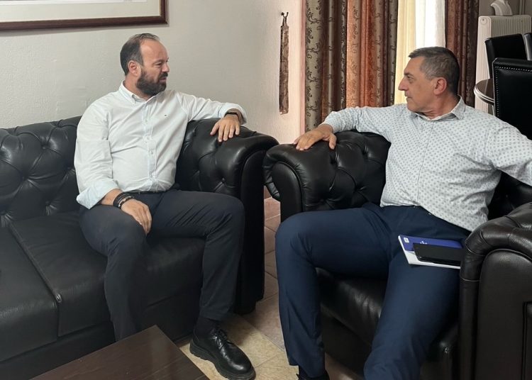 Την ανακατασκευή χλοοτάπητα του Δημοτικού Γηπέδου Μουζακίου, υπέγραψε ο Περιφερειάρχης