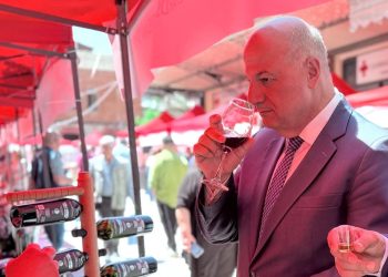 Ο Τσιάρας είναι παντού!