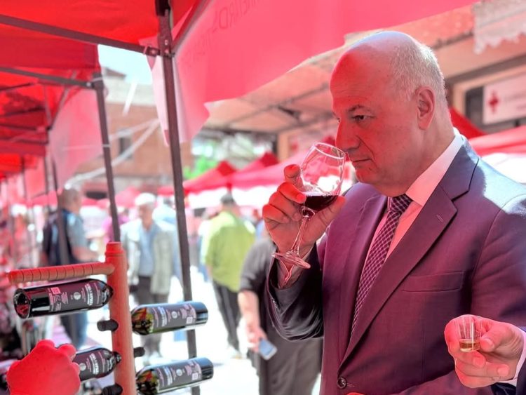 Ο Τσιάρας είναι παντού!