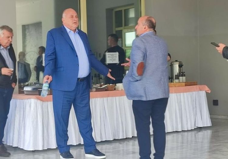 Είμαστε μια ωραία ατμόσφαιρα!