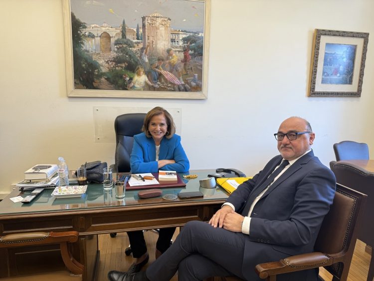 Συνάντηση  Σπάνια με την πρώην Υπουργό Ντόρα Μπακογιάννη
