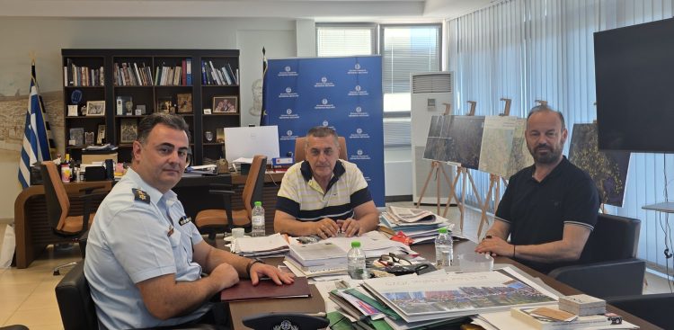 Συνάντηση του Δημάρχου Μουζακίου και του Διοικητή της Σχολής Αστυφυλάκων Μουζακίου με τον Περιφερειάρχη Θεσσαλίας