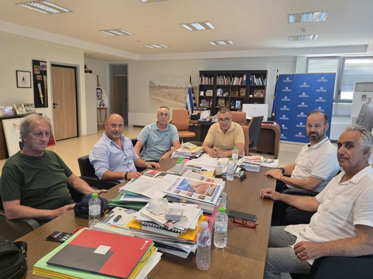 Συνάντηση  Κουρέτα με την Επιτροπή του Δήμου Μουζακίου για την απομάκρυνση αμιάντου από τις κατοικίες σεισμόπληκτων Μουζακίου