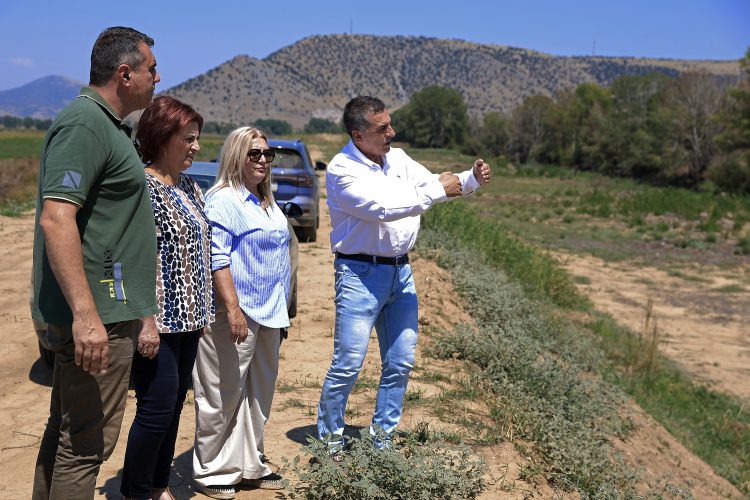 Με εντατικό ρυθμό προχωρούν οι εργασίες  αποκατάστασης της πεδινής κοίτης του ποταμού Καλέντζη