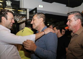 Η Πυθία μασάει τα φύλλα της… και προβλέπει…!!!