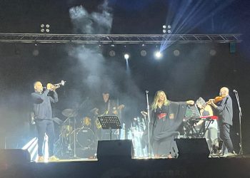 Μαγική η βραδιά με την Ελένη Τσαλιγοπούλου στον Παμισό Ποταμό στο Μουζάκι