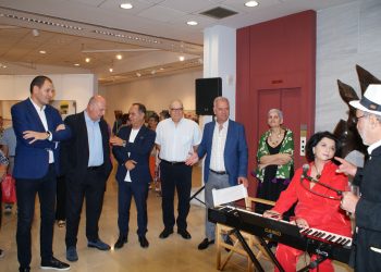 H έκθεση Γυναίκες του Κόσμου  με φωτογραφίες του Γιώργου Κατσάγγελου  παρουσιάζεται στη Δημοτική Πινακοθήκη Καρδίτσας