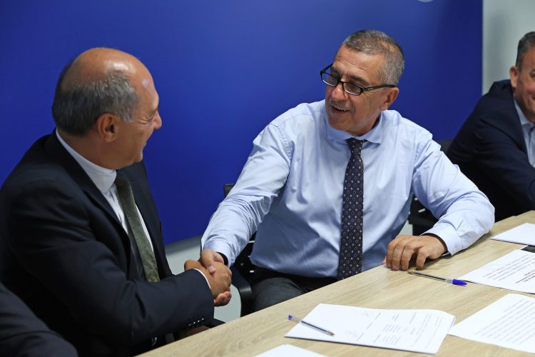 Έπεσαν οι υπογραφές για την κατασκευή της Μονάδας  Επεξεργασίας Απορριμμάτων στην Π.Ε. Λάρισας