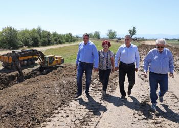 Σε εξέλιξη οι εργασίες καθαρισμού και αποκατάστασης τμημάτων των ποταμών Eνιπέα και Φαρσαλίτη