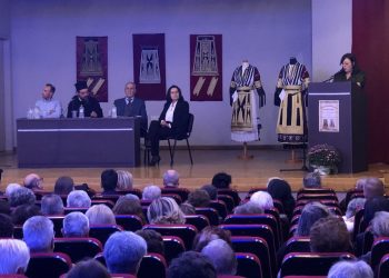 «Οι Ρίζες που μας Κρατούν Όρθιους»: Πλήθος Κόσμου Αγκάλιασε την Καραγκούνικη Ενδυμασία στους Σοφάδες