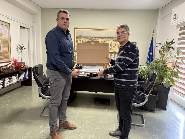 Διάθεση φορητού υπολογιστή (laptop) στο Ε.Κ.Φ.Ε. Καρδίτσας από την Περιφερειακή Ενότητα Καρδίτσας