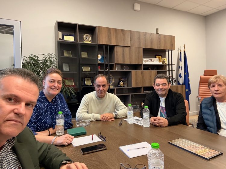 Συνάντηση του Εμπορικού Συλλόγου Καρδίτσας με τον Δήμαρχο για θέματα παρεμπορίου, αναπλάσεων και Χριστουγεννιάτικων εκδηλώσεων