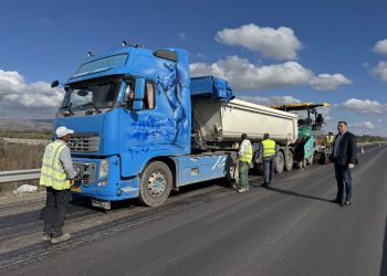 Συνεχίζονται οι ασφαλτικές εργασίες στην Επαρχιακή Οδό Καρδίτσας – Λάρισας