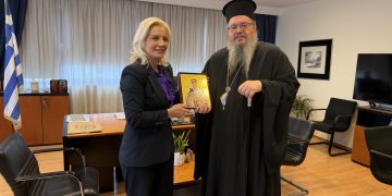 Επίσκεψη του Σεβασμιότατου Μητροπολίτη Λαρίσης και Τυρνάβου κ. Ιερώνυμου στη Γενική Γραμματέα Α.Δ.Θ.Στ.Ε.,  κα Ρένα Καραλαριώτου