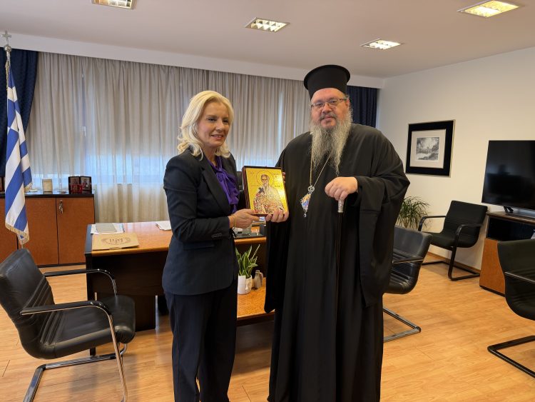 Επίσκεψη του Σεβασμιότατου Μητροπολίτη Λαρίσης και Τυρνάβου κ. Ιερώνυμου στη Γενική Γραμματέα Α.Δ.Θ.Στ.Ε.,  κα Ρένα Καραλαριώτου