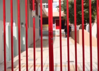 Τραγωδία σε ειδικό σχολείο στον Πειραιά: Σοκαρισμένοι οι γονείς με τον θάνατο της 13χρονης που πνίγηκε