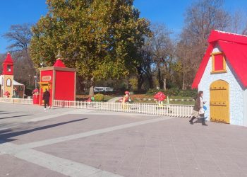 Σε λειτουργία από το πρωί της Παρασκευής το «Χωριό των Χριστουγέννων» στην είσοδο του Παυσιλύπου