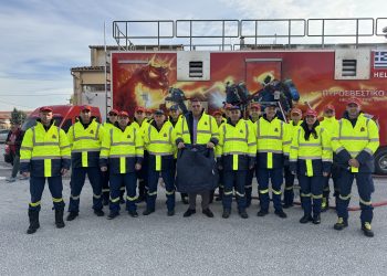 Παράδοση 250 μπουφάν στις Πυροσβεστικές Υπηρεσίες του Νομού Καρδίτσας από τον Αντιπεριφερειάρχη Καρδίτσας, κ.Κων/νο Τέλιο