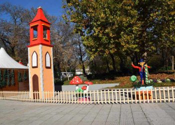 Σε λειτουργία από το πρωί της Παρασκευής το «Χωριό των Χριστουγέννων» στην είσοδο του Παυσιλύπου