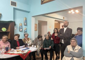 Χριστουγεννιάτικη γιορτή στο ΚΑΠΗ Μουζακίου με τραγούδια, ευχές και χαμόγελα