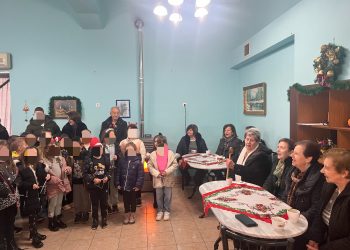 Μαθητές του 1ου Δημοτικού Σχολείου Μουζακίου τραγούδησαν κάλαντα στο ΚΑΠΗ Μουζακίου