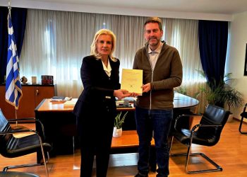 Συνάντηση ουσίας και προοπτικής στη Λάρισα   Α. Στεργίου με Ρένα Καραλαριώτου