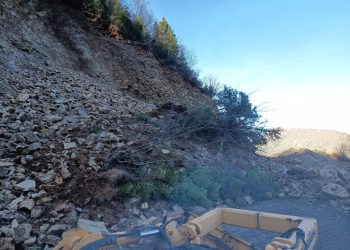 Διακοπή κυκλοφορίας στον δρόμο Καρυά – Κουμπουριανά λόγω κατολίσθησης!