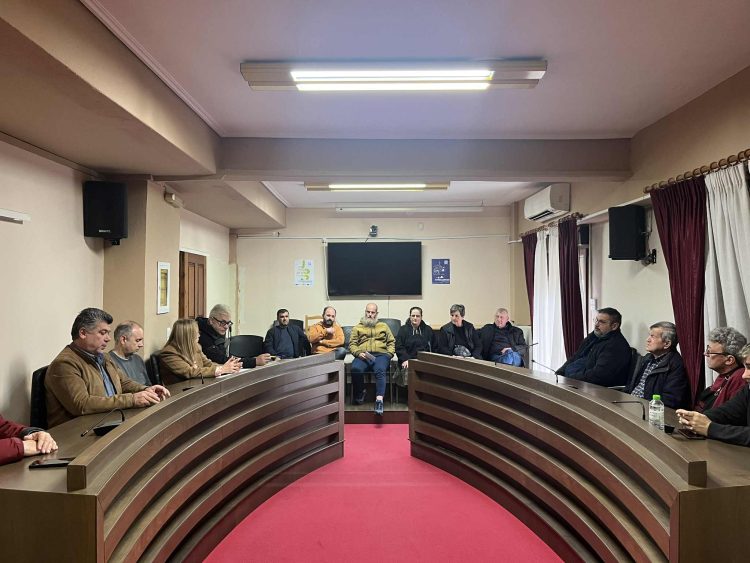 Ενδιαφέρον και συμμετοχή αμπελοκαλλιεργητών στην ανοικτή συνάντηση που πραγματοποιήθηκε στο Δημαρχείο Μουζάκιου