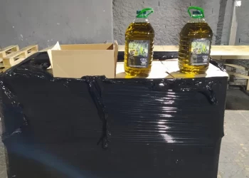 Σπείρα νόθευε ηλιέλαιο και το πουλούσε ως «εξαιρετικά παρθένο», τρεις συλλήψεις και διαφυγόντες φόροι 440.000€