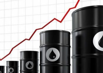 Στο υψηλότερο επίπεδο του τελευταίου ενάμιση χρόνου κινείται η τιμή του πετρελαίου