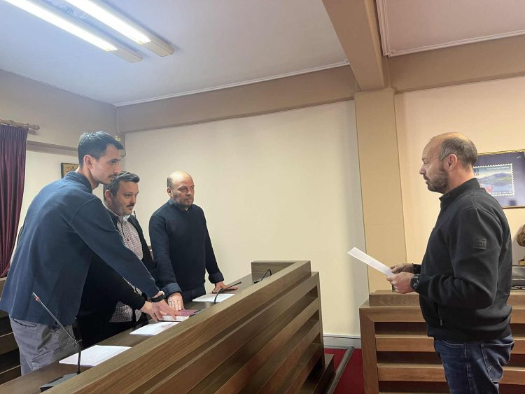 ΟΡΚΙΣΤΗΚΑΝ ΤΡΕΙΣ ΜΟΝΙΜΟΙ ΥΠΑΛΛΗΛΟΙ ΣΤΟ ΔΗΜΟ ΜΟΥΖΑΚΙΟΥ
