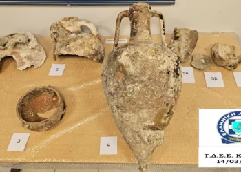 Χειροπέδες σε 50χρονο στην Κηφισιά που είχε στην κατοχή του αρχαίους αμφορείς