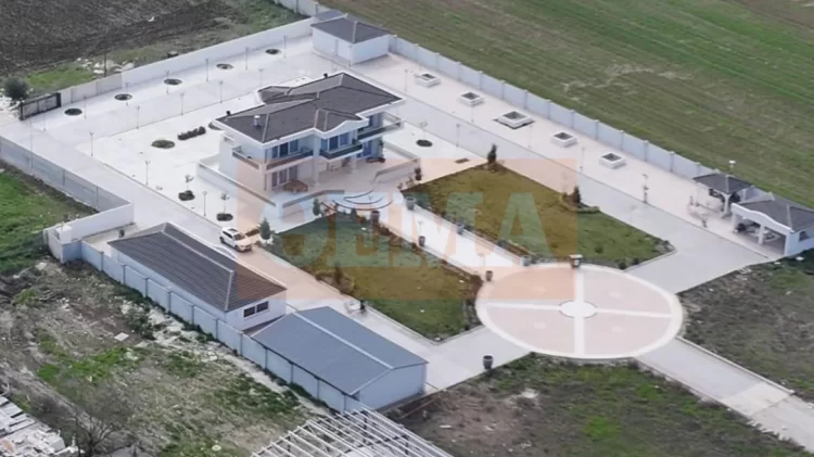 Στη φυλακή τέσσερα μέλη της οικογένειας Ρομά με το ελικοδρόμιο για την απάτη με τις χρυσές λίρες στη Λάρισα