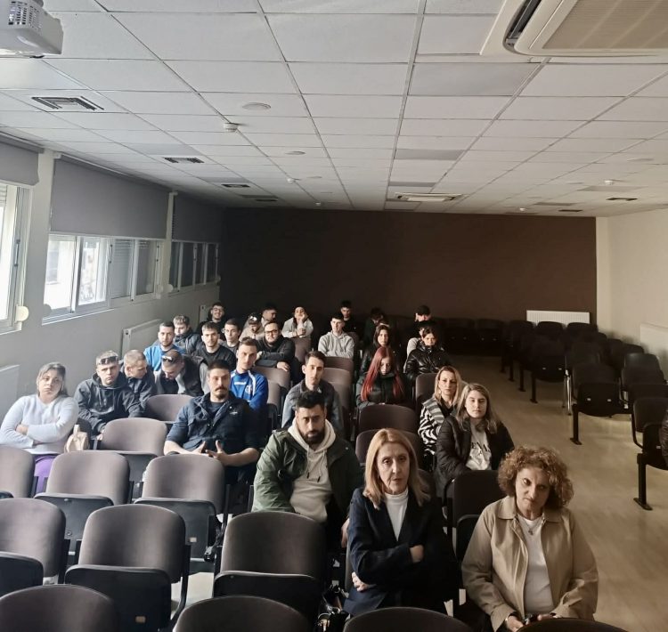 Ενημερωτική δράση για εργασιακά και ασφαλιστικά ζητήματα στην Καρδίτσα