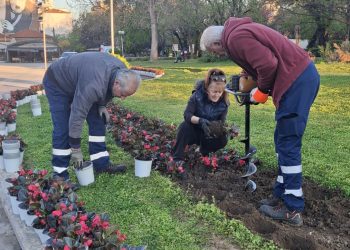 Εαρινές φυτεύσεις από την υπηρεσία πρασίνου του Δήμου Καρδίτσας