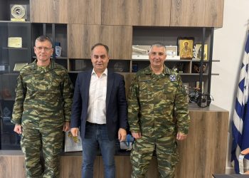 Επίσκεψη στο Δήμαρχο κ. Τσιάκο από τον νέο και τον απερχόμενο διοικητή του ΚΕΣΝ Ρούσσου