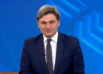 Ο Νικόλας Φαραντούρης στο ΠΑΣΟΚ: «Ενώνω τη φωνή μου για διαφάνεια και πολιτική αλλαγή»