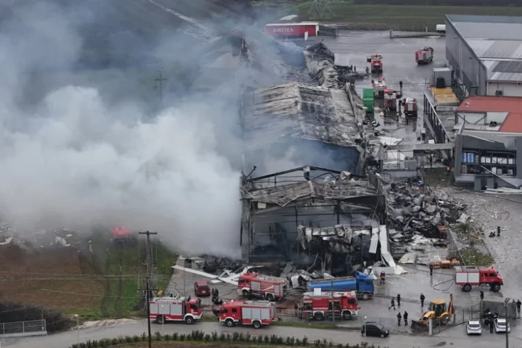 Φονική έκρηξη στη «Βιολάντα»: Ενώπιον του ανακριτή ο ιδιοκτήτης της βιομηχανίας – Τι θα υποστηρίξει στην απολογία του